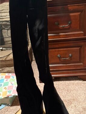 Classic Black Over-the-Knee Boots — Sleek Stretch Fit